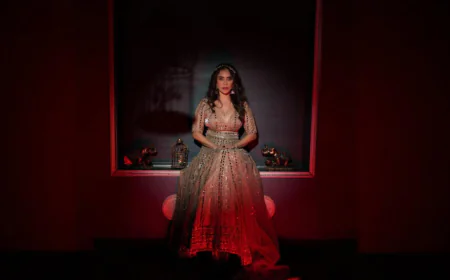 निकिता रावल ने गोल्डन गाउन में बिखेरा जलवा