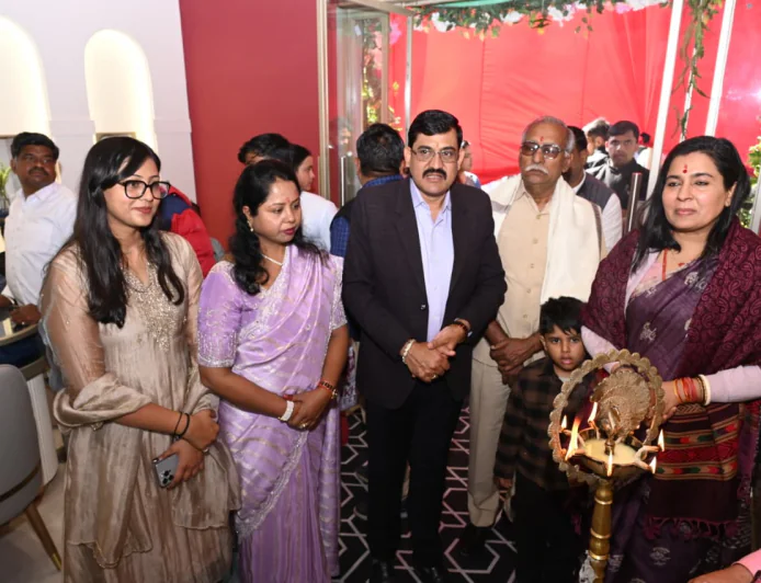 बॉलीवुड एक्टर बिंदु दारा सिंह, तारक मेहता फेम टीवी एक्टर गुरुचरण सिंह सोढ़ी ने की जयश्री ज्वेलर्स की शोरूम लॉन्चिंग में शिरकत