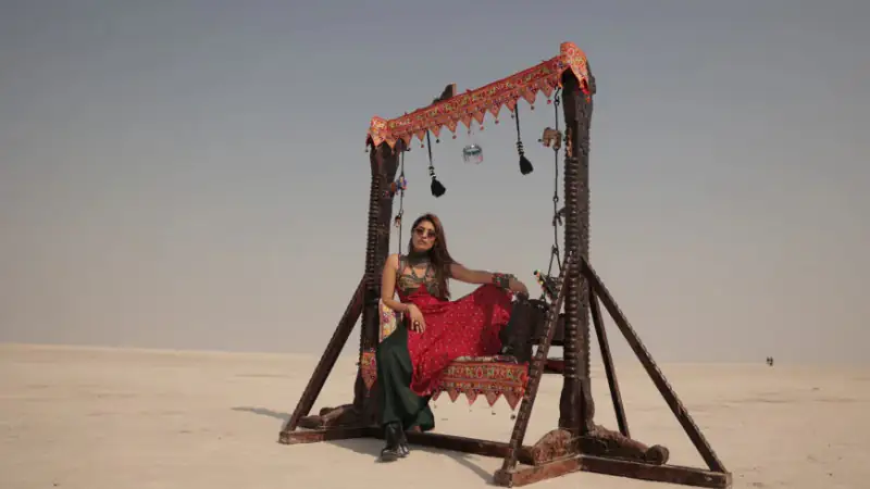 सफेद रेगिस्तान में फेमिना का जादुई सफर