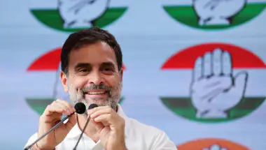 महिला सुरक्षा पर राहुल गांधी का केंद्र पर तीखा हमला: 'संसद में गुमराह, पीड़ितों को मिलते हैं बंद दरवाज़े'